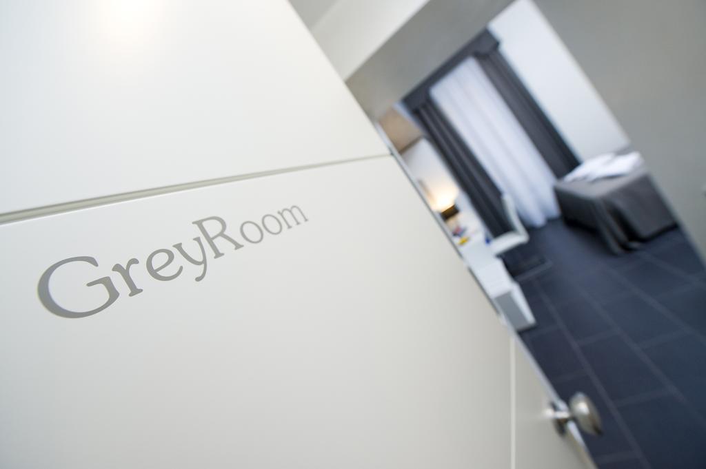 Grey&White Hotel Rom Værelse billede